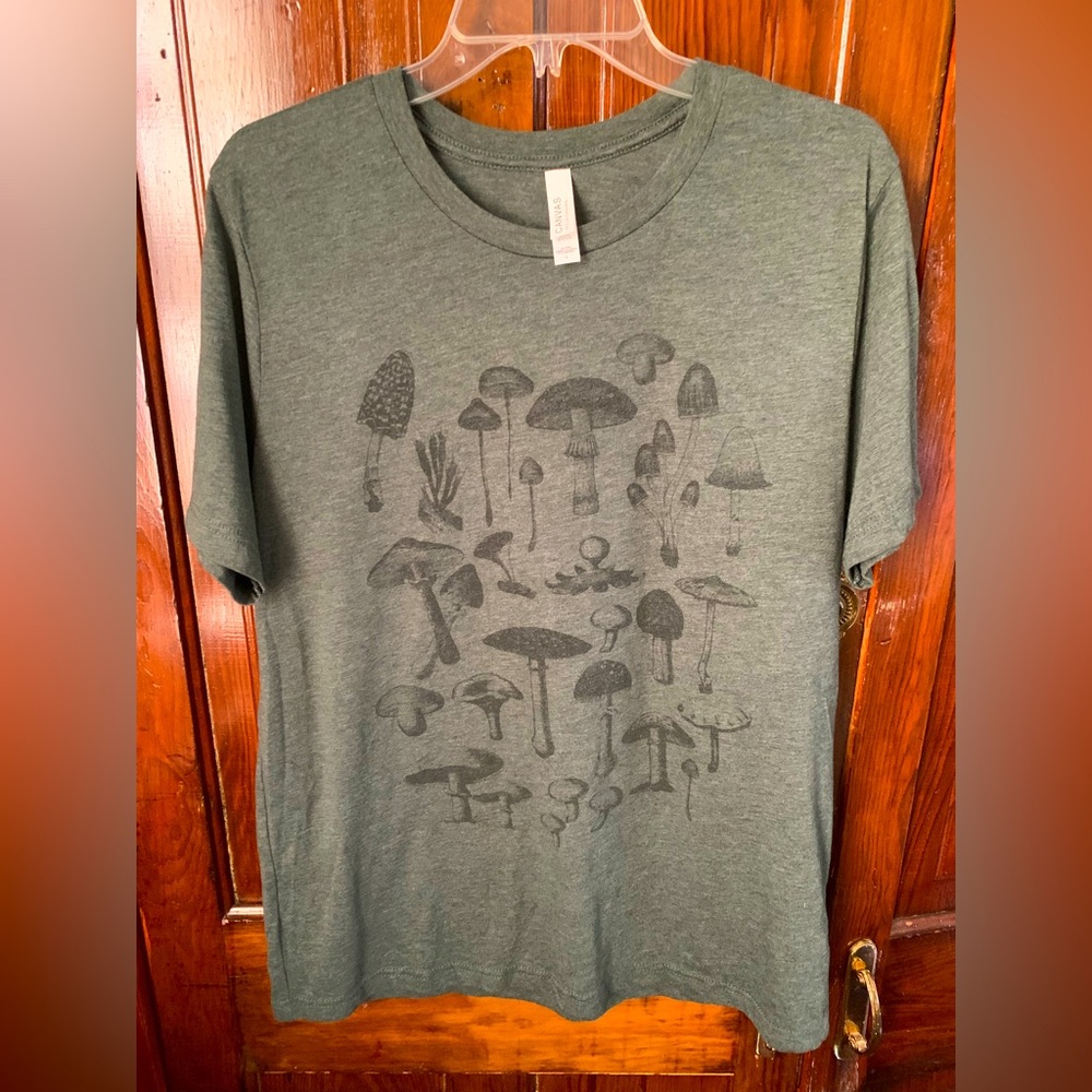Green mushroom T-shirt size large